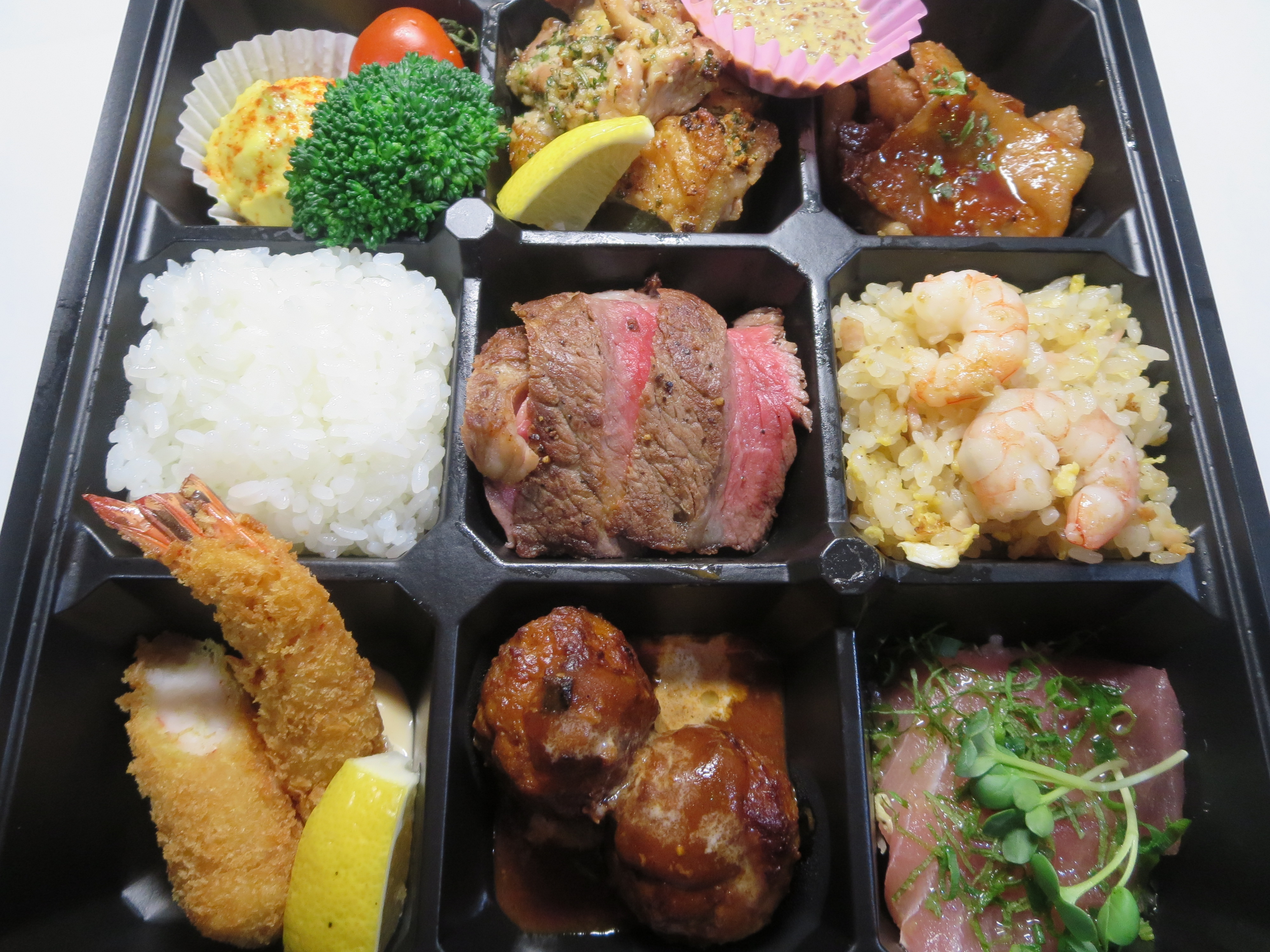 高知県高知市で洋食を食べるなら、イタリアンレストラン「アミーゴ」へ。デリバリー(宅配)や持ち帰り、飲み放題のコースやパーティープランも。